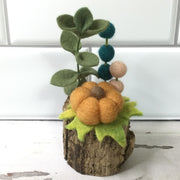 Pumpkin Patch/Wooly Buddy on Tree Stump