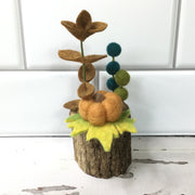 Pumpkin Patch/Wooly Buddy on Tree Stump by lydeen