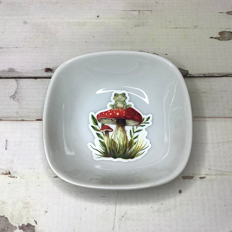 Frog on Mushroom/Mini Trinket Dish by lydeen