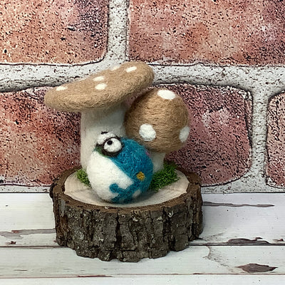 Frog & Fungus – A Woodland Wink in Wool