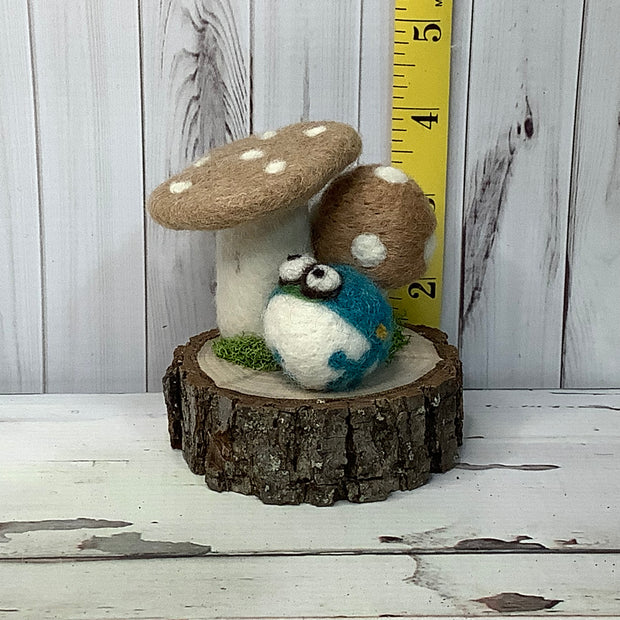 Frog & Fungus – A Woodland Wink in Wool