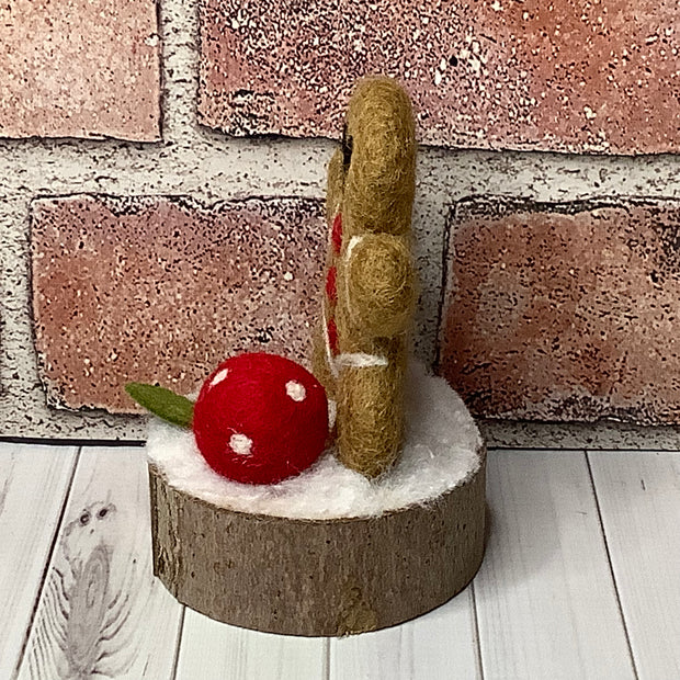 Gingerbread & flora on Natural Wood Base/Christmas