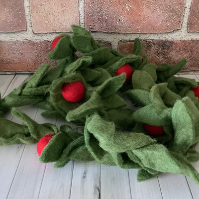 Green Leaf & Red Buds/Wooly Garland