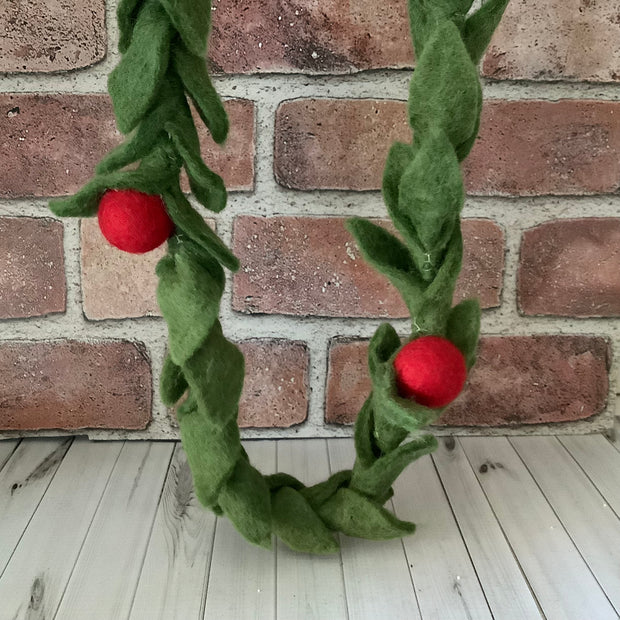 Green Leaf & Red Buds/Wooly Garland