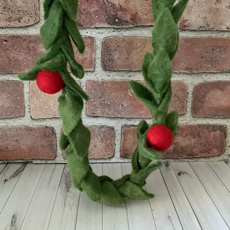 Green Leaf & Red Buds/Wooly Garland