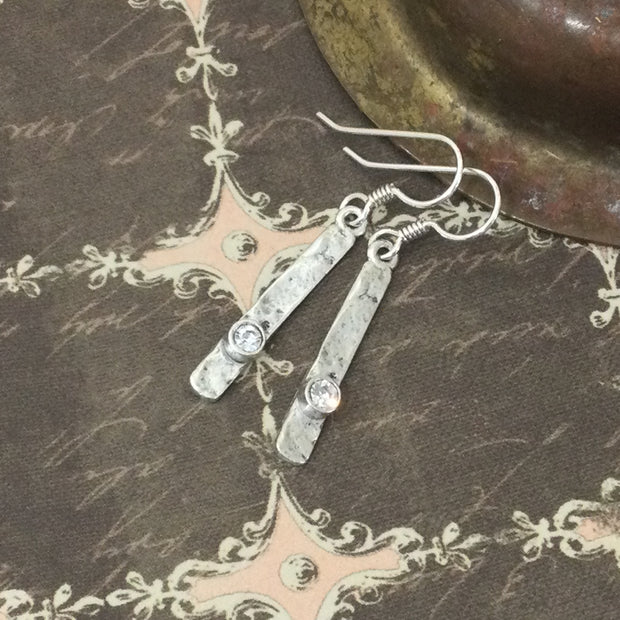 Emmy/Hammered Bar With Crystal Silver Earrings :: More Color Options